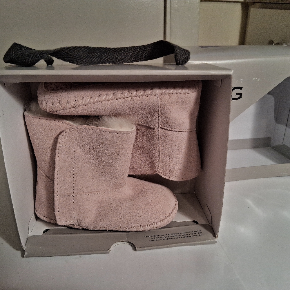 UGG Baby Pink Boots With Fleece Lining New Display - Picture 7 of 14